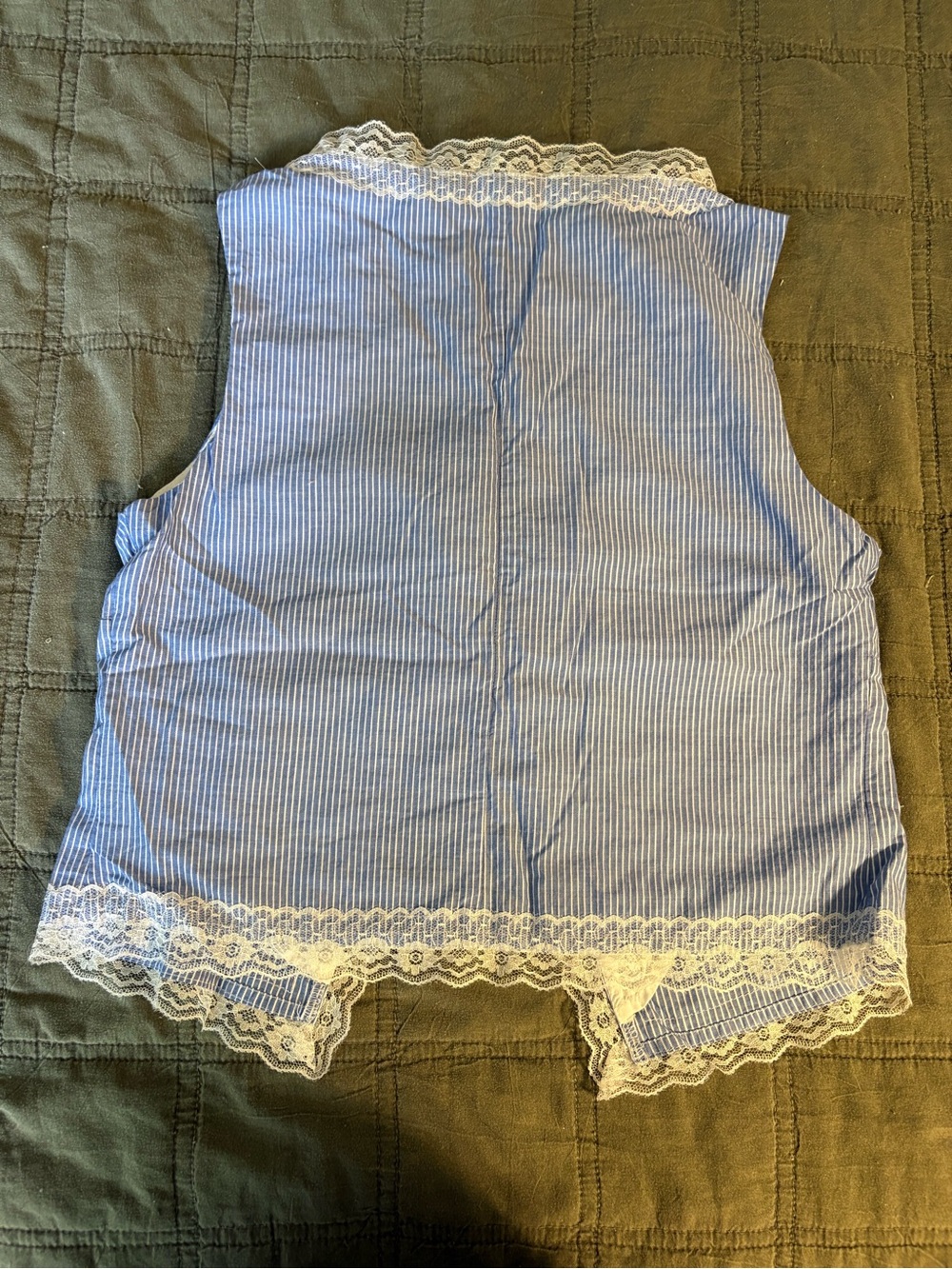 Olivaceous White Lace-Trim Sleeveless Blouse - Picture 4 of 4
